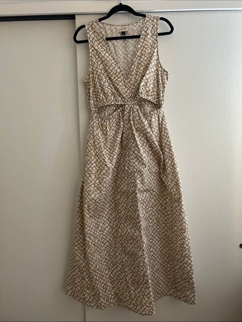 Universal Thread Beige Patterned Sleeveless Maxi Dress